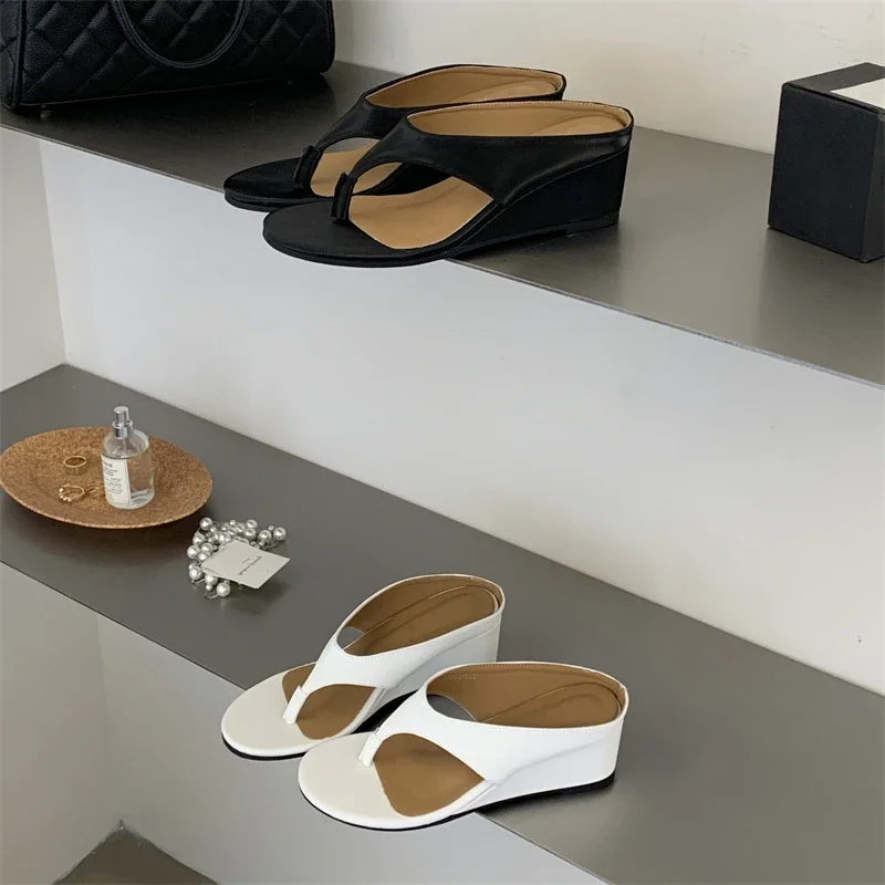 

Летние модные женские шлепанцы Aneikeh с клипсой на пальцах, на танкетке, сандалии для вечеринок, обувь-вьетнамки, Zapatos De Mujer