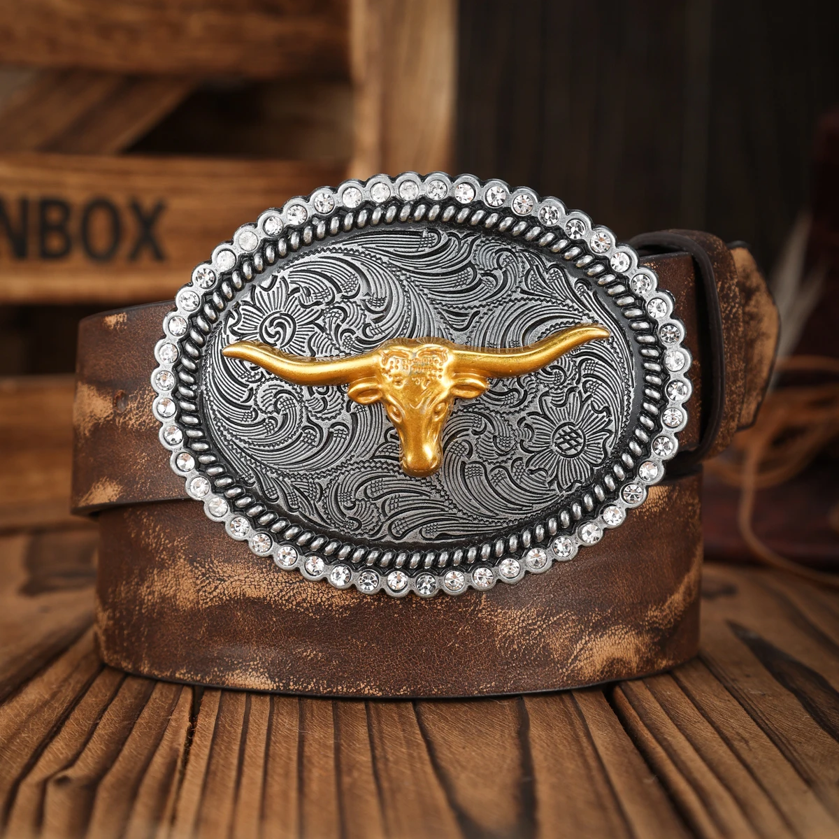 A PU belt suitable for both men and women, combining the style of western denim and retro, is perfect for daily casual outings