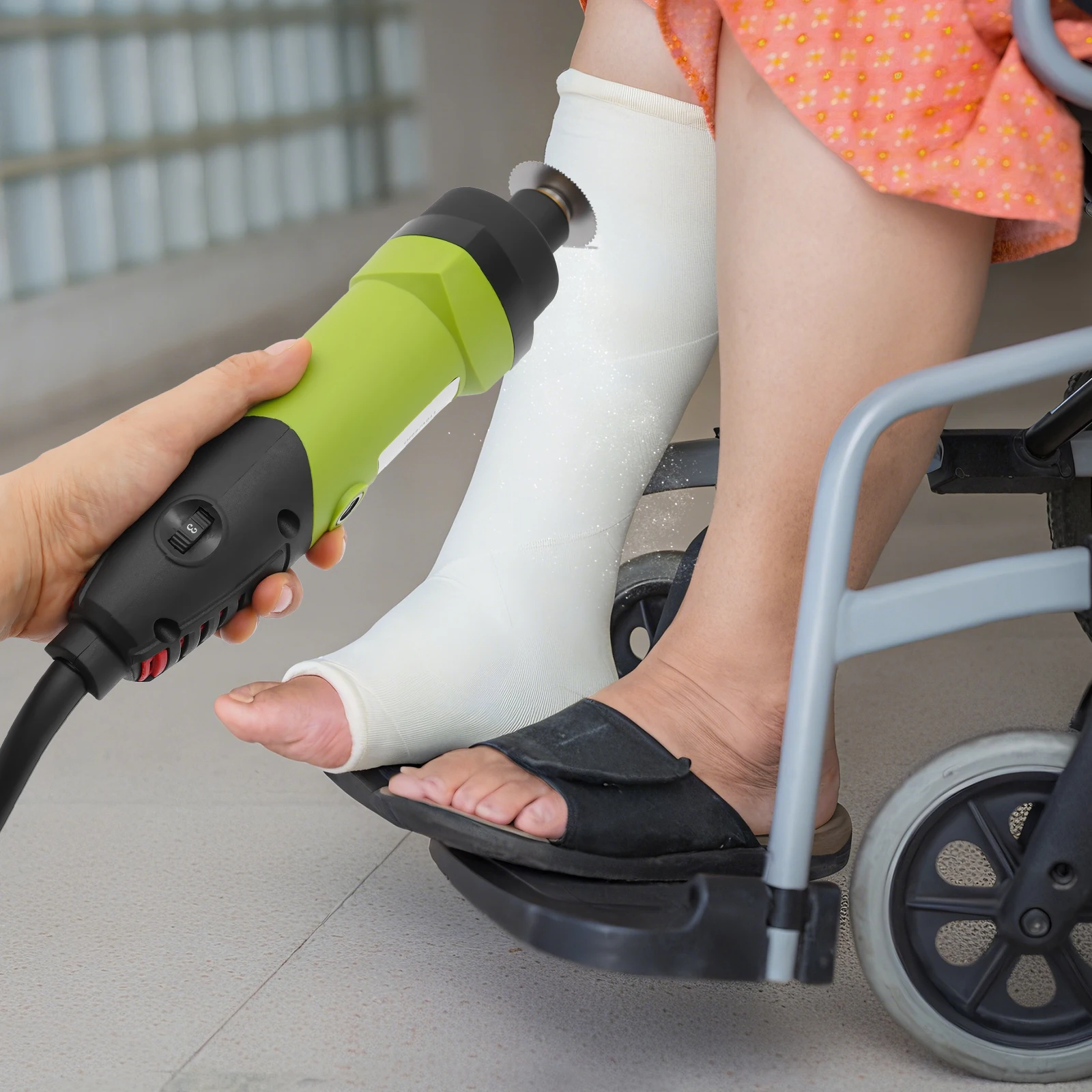 

Medical Electric Plaster Cast Cutter 110V Orthopedic Cast Removal Saw With Storage Case High Safety Design