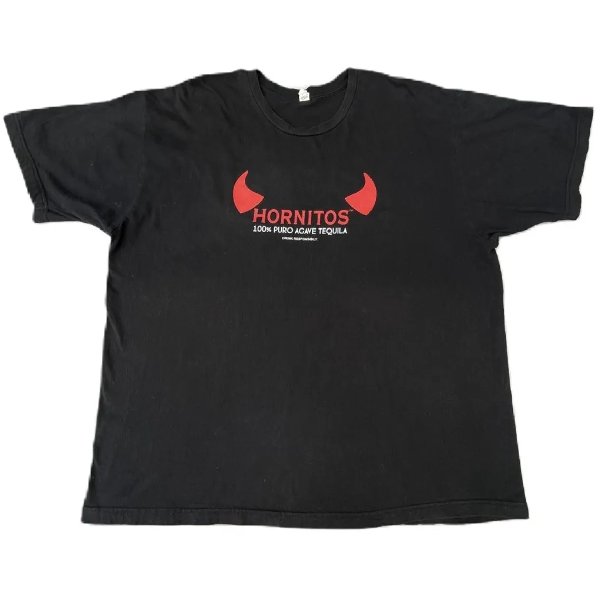 Hornitos Agave Tequila Promo Alcohol Devil Horns camiseta gráfica roja y negra