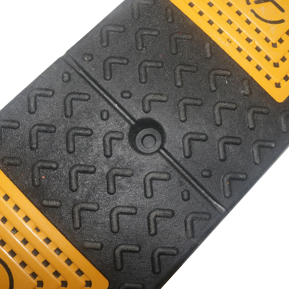 1 Pcs step pad slope pad road tooth uphill threshold triangle pad car climbing pad rubber road along the slope deceleration belt