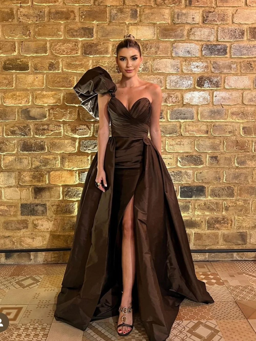 

Customized High Quality Pleat A-line One-shoulder Long Dresses Evening Dresses Classic Exquisite Modern Style Pastrol Unisex Chi