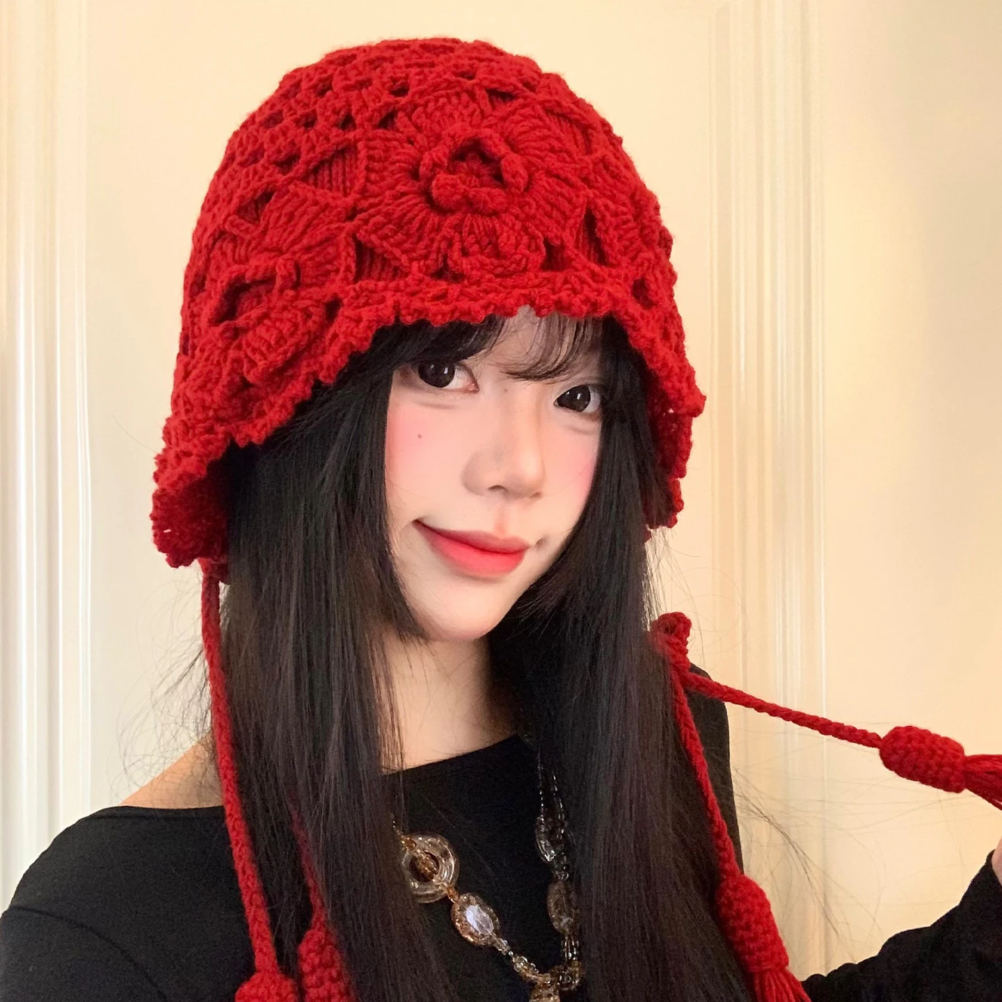 

Красные пуловеры ручной работы с кисточками в стиле ретро для женщин, весенне-осенние универсальные полые шапочки для путешествий, фото