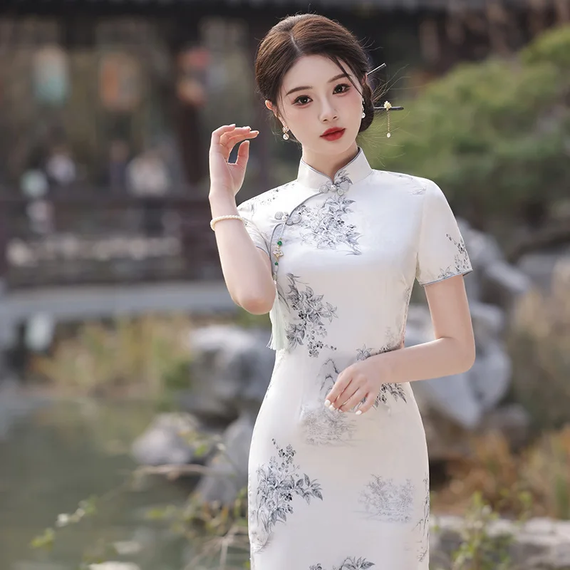 Chinese Style Clothing Stand Collar Buckle Tassel Decoration Costume Short Sleeved Side Slit Dress Elegant Jacquard Cheongsam