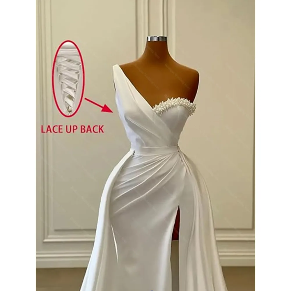 

Chic Pearls Evening Dresses White Fashion One-Shoulder Mermaid Prom Gowns Elegant Side Slit Pleated Sweep Train Party Dresses