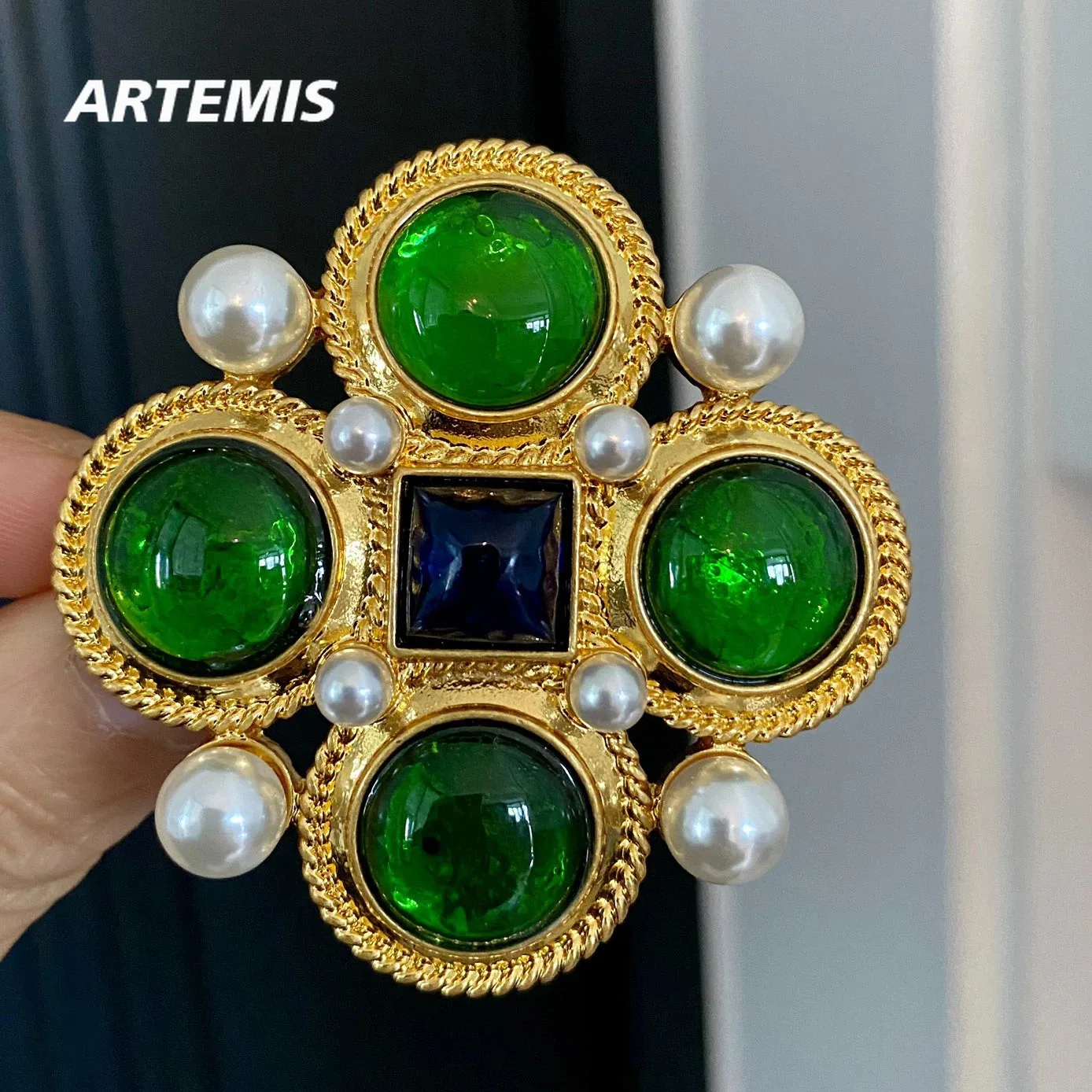 

Vintage Designer Brand Green Colored Brooch Woman Top Quality Luxury Jewelry Trend