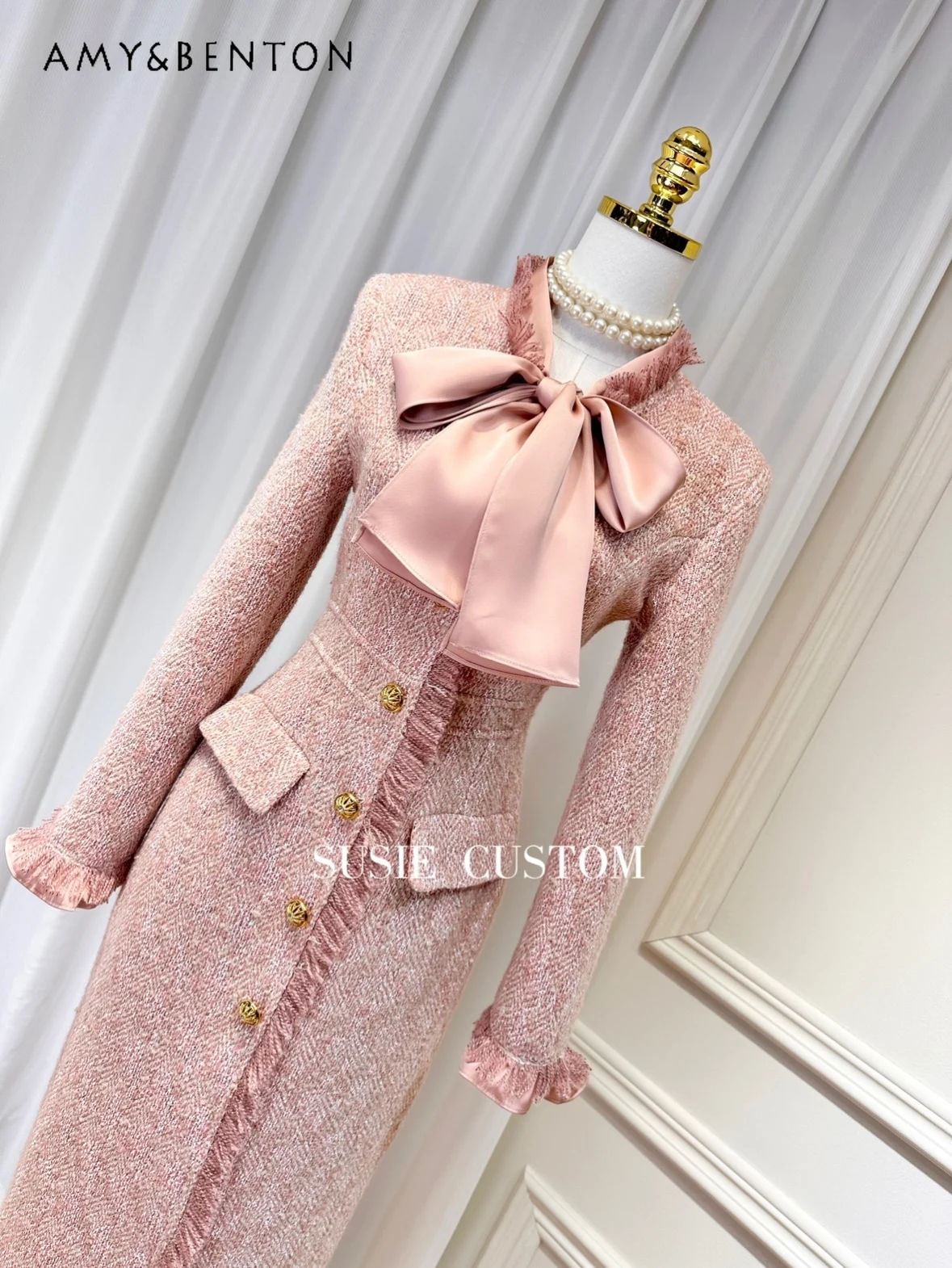 High-End Temperament V-neck Satin Bow Tassel Tweed Dress for Women Single Row Gold Buckle Tweed Socialist Mid-Length Dresses