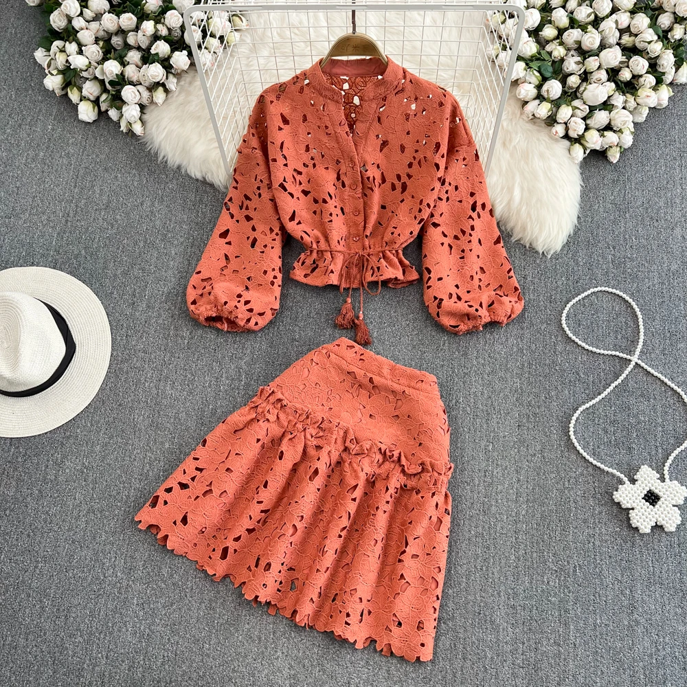 Retro V-ne Embroidered ort irt Women's Two-piece Set High Waist A-line  Skirt Lantern Sve Slimming Effect
