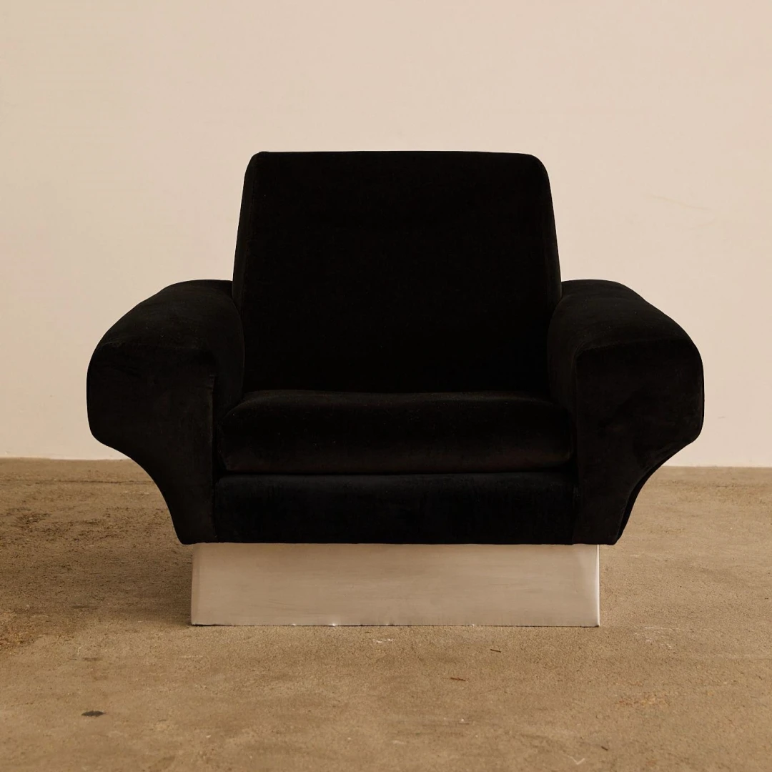 &c Italian Designer Sculptural Velvet Armchair with Stainless Steel Base Lazy and Relaxed Feel Single Sofa for Villa