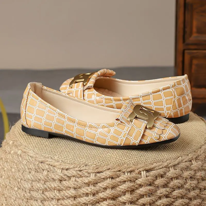 2024 New Metal Buckle Flat Loafers Temperament Grandma Shoes Retro Tassel Square Head Shallow Mouth Female Fashion Single Shoes