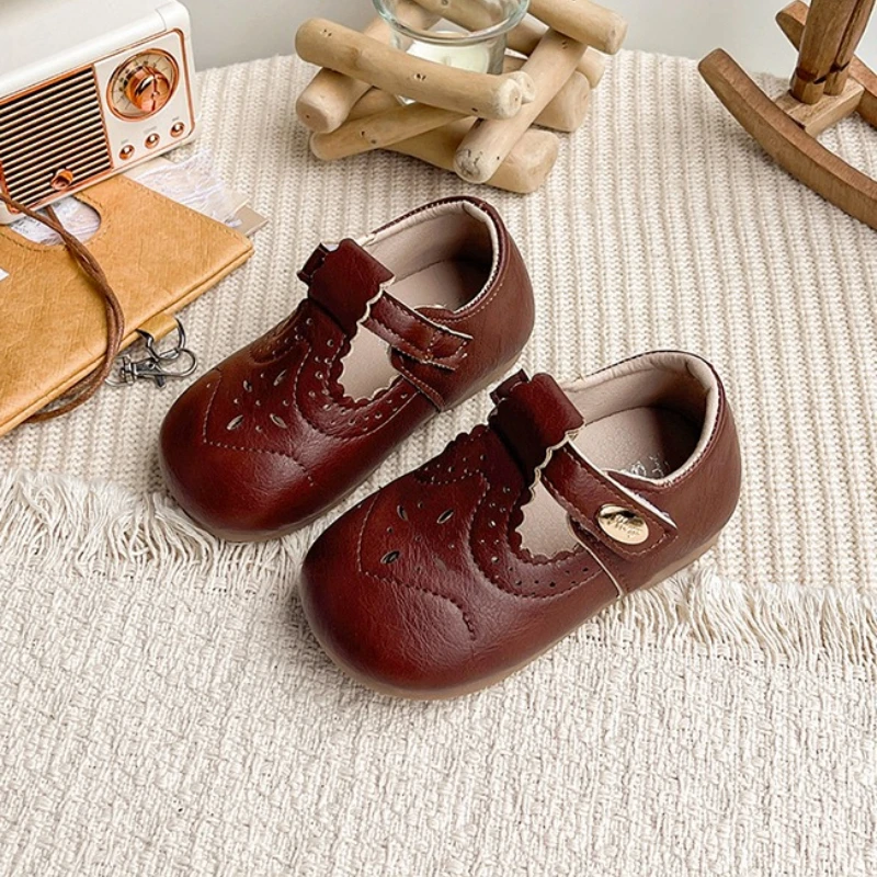 Spring Autumn Children Flat Shoes New T-strap Outdoor Girls Hollow-out Leather Shoes Causal Kids School Mary Jane Shoes Non-slip