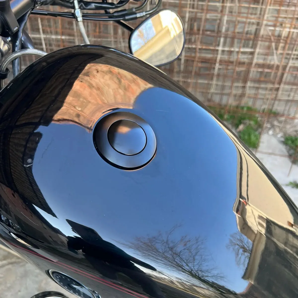 Motorcycle POP-UP Screw-In Flush Mount Fuel Tank Gas Cap For Harley Sportster XL883 XL1200 Forty eight Dyna FXD Softial Fat Boy