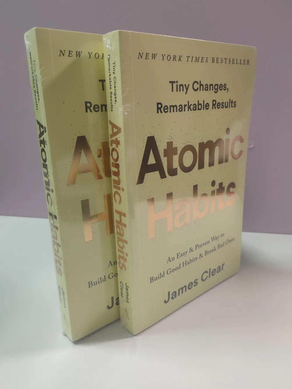 Hábitos atômicos de James Clear, uma maneira fácil comprovada para construir bons hábitos, quebrar as malezas, autogestão, livros de auto-melhorização