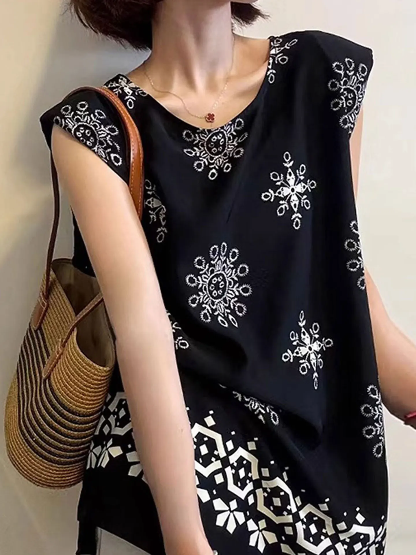 

Элегантный летний топ-жилет с цветным принтом и круглым вырезом, прямой крой, из шелковой ткани, в корейском стиле, модный, антивозрастной эффект