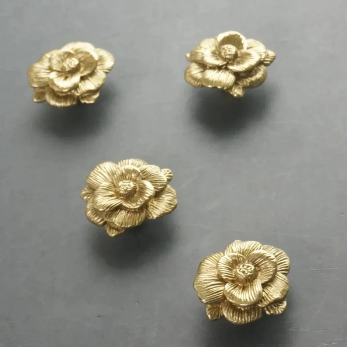 Single Hole Solid Brass Knobs for Furniture Blooming Rose Knobs and Handles for Drawers Dresser Shoe Cabinets Handle