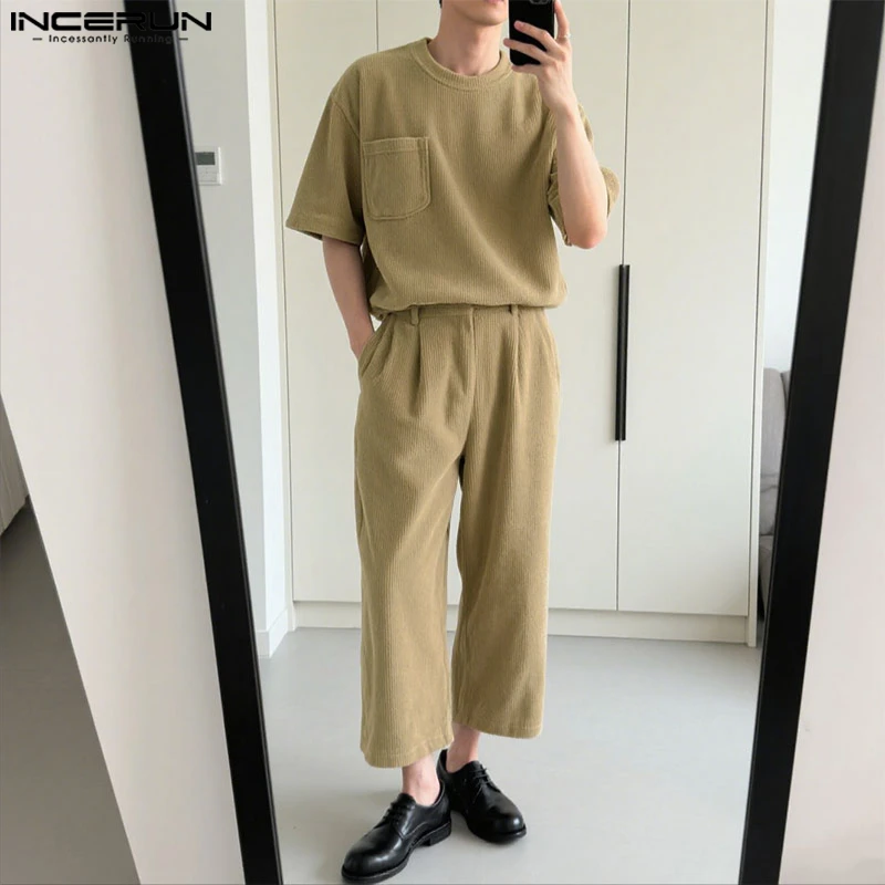 

INCERUN Мужские комплекты Однотонные вельветовые свободные футболки с короткими рукавами и брюки 2 шт. Уличная одежда в корейском стиле 2025 Модные мужские костюмы