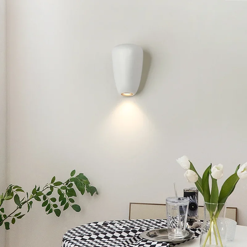 Lámpara de pared de foco creativo, luz LED nórdica para dormitorio, mesita de noche, escalera, pasillo, sala de estar, decoración de pared pequeña verde, candelabro para el hogar