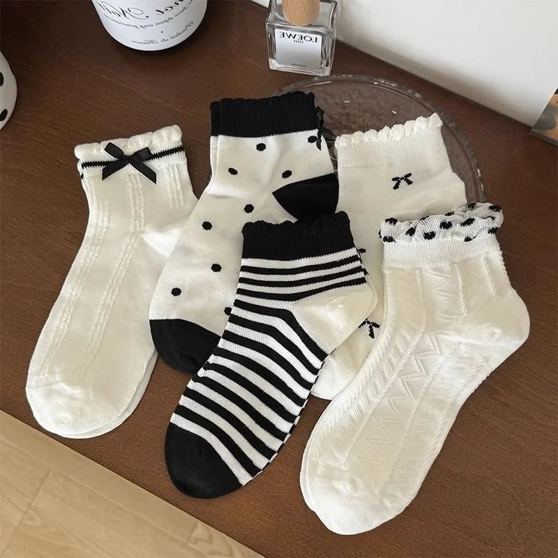 5-Paar Damen-Socken für Frühling und Herbst. Elegante, minimalistische Damensocken. Modische, vielseitige, bequeme, kurze Socken mit süßer Spitze und Schleife