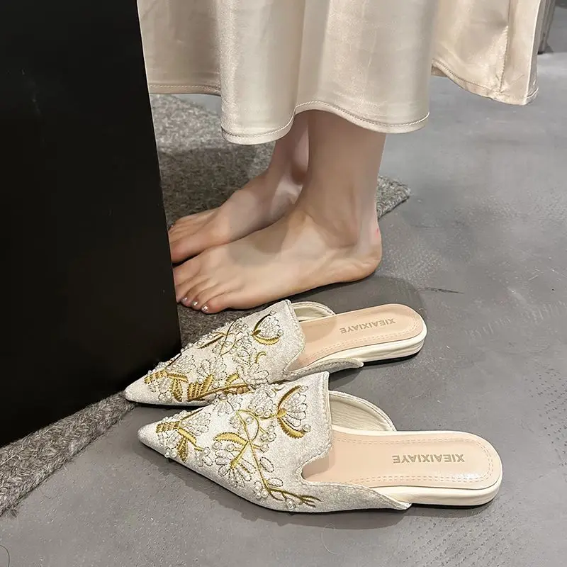 

Women's Mules Closed Toe Chinese Embroidery 2026 New Arrival Retro Pointed Toe Flat Sole Fashionable Outdoor Shoes