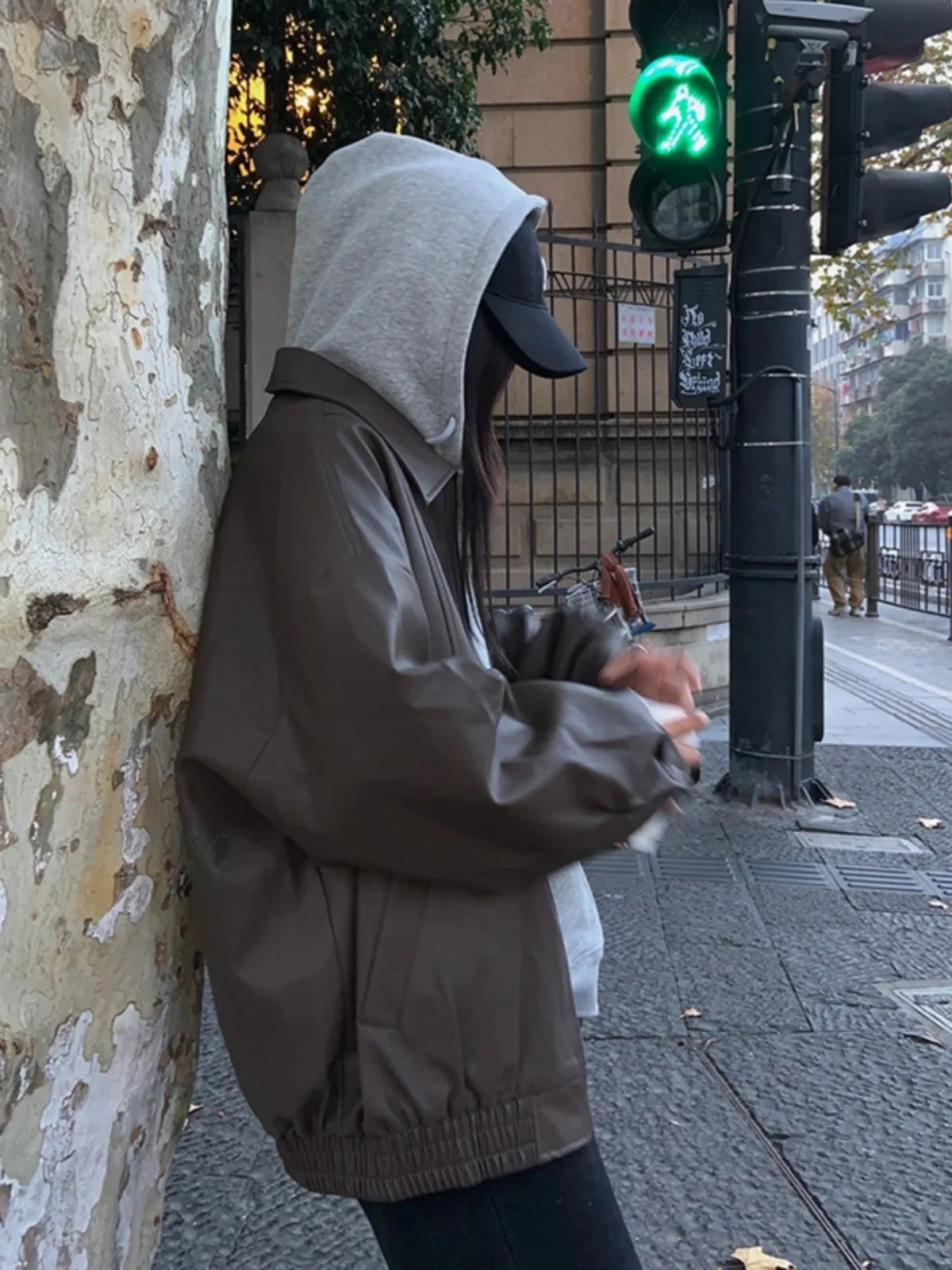 

Коричневая куртка из искусственной кожи для мужчин: осенне-зимняя, в американском ретро-стиле, мотоциклетная, с множеством карманов, трендовая