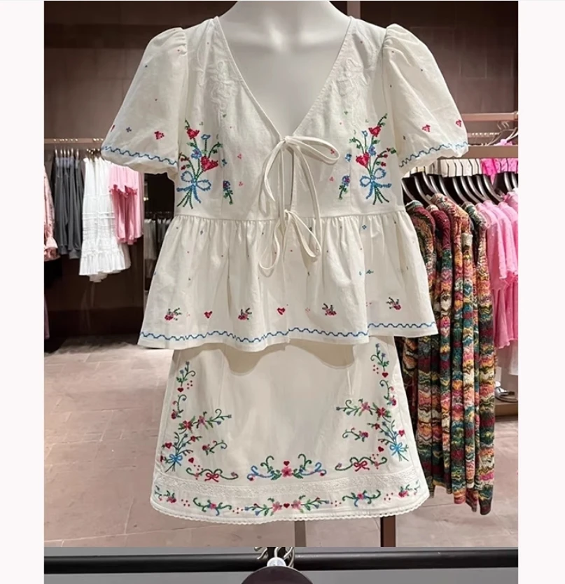 

Женская кружевная рубашка с короткими рукавами и вышивкой для тяжелой промышленности, лето 2023, новый стильный дизайн, небольшой рынок и топ в западном стиле