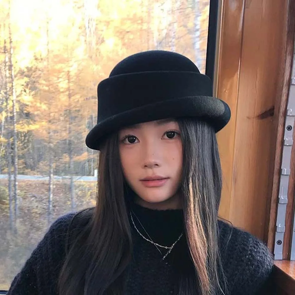 Elegante vintage uitziende wollen kap met opgerolde rand Veelzijdige effen kleur Britse hoge hoed Retro baret Wollen formele hoed Modeshow