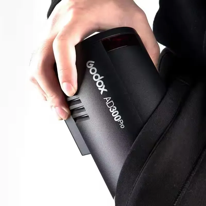 AD300Pro 300W TTL Flash Strobe 2.4G Outdoor Photographic Lighting With 2600mAh Lithium Battery