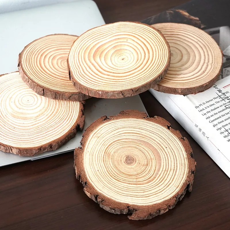 1 قطعة شريحة الخشب الطبيعي كوستر شجرة الصنوبر حلقة الركيزة الثقافية الإبداعية يدويا تخدم صينية حامل رقائق خشب الصنوبر الحلي