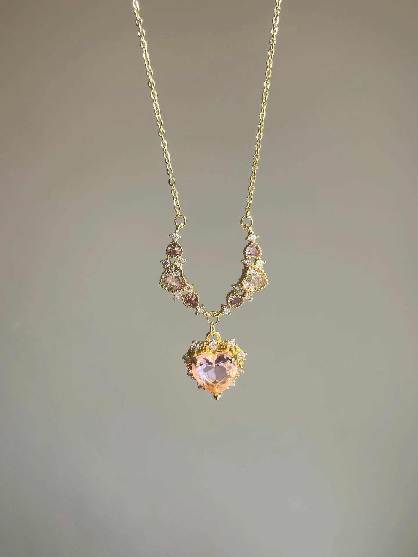 collier-pendentif-en-zircon-en-forme-de-cœur-gulaya-elegant-tendance-style-decontracte-couleur-unie-saison-d'automne