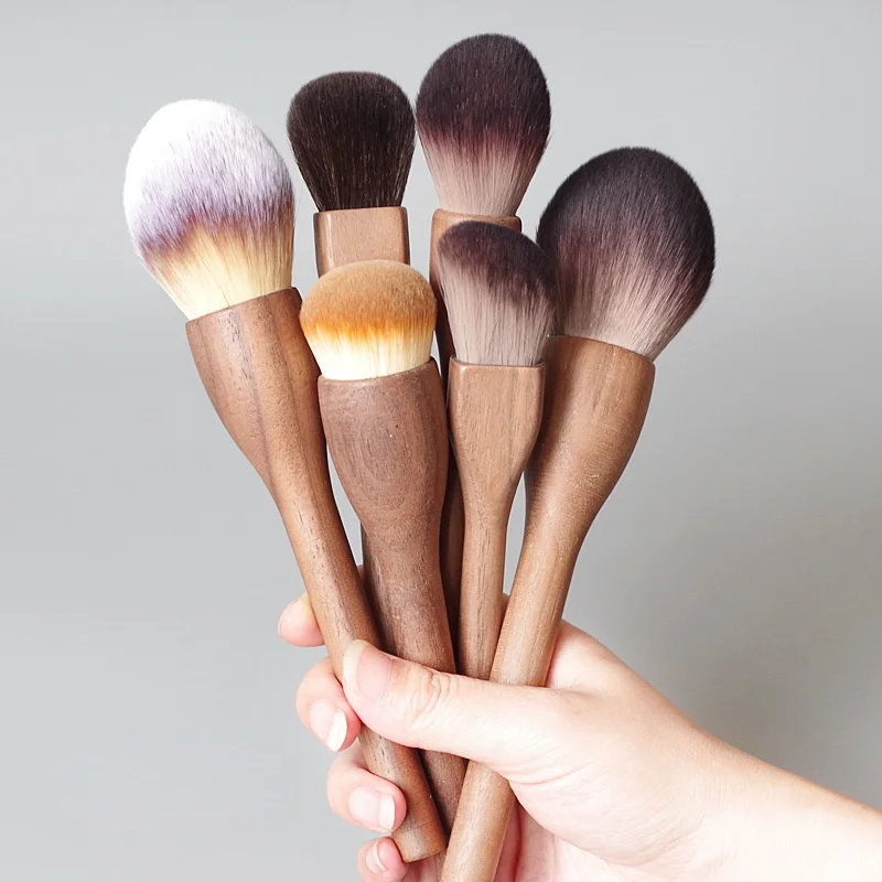 

New 1Pcs European Vintage Wood Handle Makeup Brush High Quality Loose Powder Blush Foundation Brush Super Soft Theatre Makeup