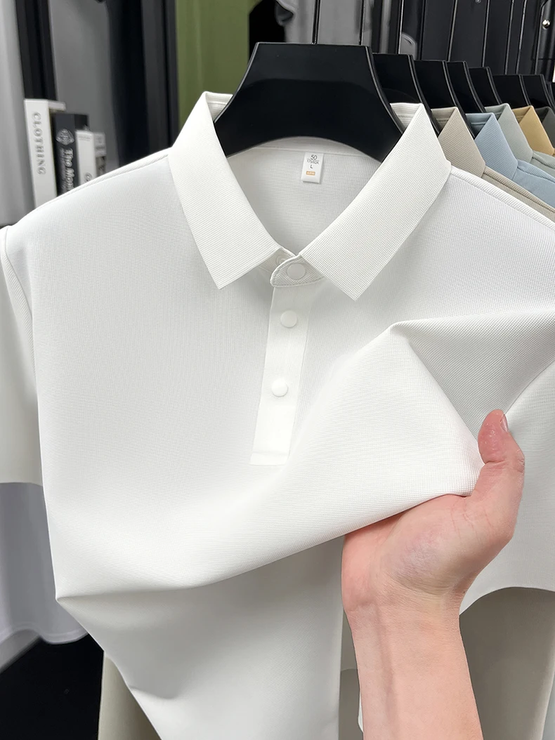 Hochwertiges Eisseide-Kurzarm-Poloshirt für Herren, klassisches einfarbiges, atmungsaktives Business-Casual-T-Shirt, neues Luxus-Oberteil für den Sommer. – Detail 9