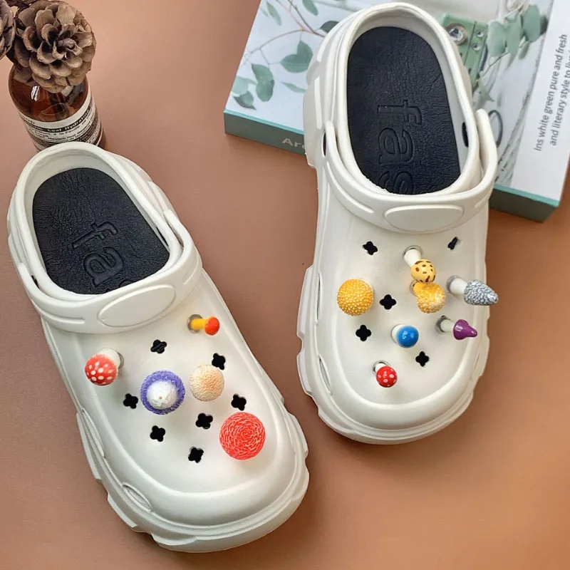 Dijes de zapatos de cocodrilo para niños y niñas, sandalias de setas de colores desmontables DIY, accesorios de zapatillas, decoración