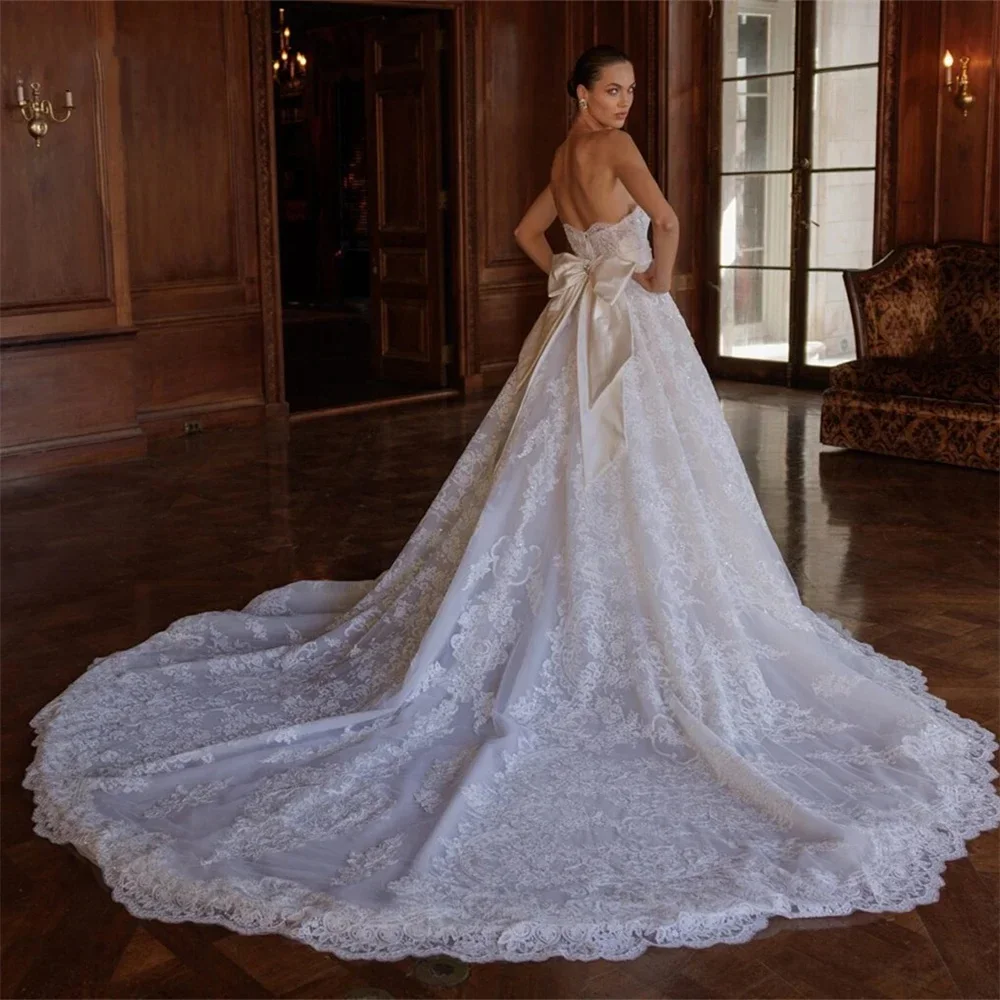 Maßgeschneidertes Luxus-Hochzeitskleid mit Spitze in A-Linie für Damen, herzförmiger Ausschnitt, ärmellose Brautkleider, Kristall-Schleppe-Kleid