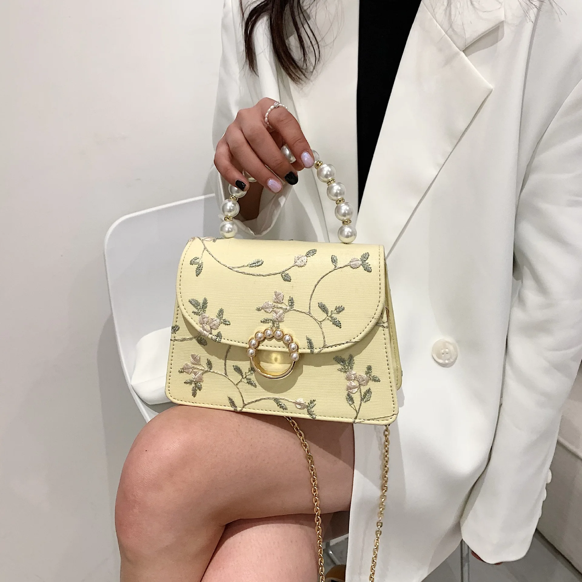 

2025 Lace Embroidered Shoulder Bag Pearl Chain Crossbody Purse Chinese Style Square Handbag Elegant Womens Clutch