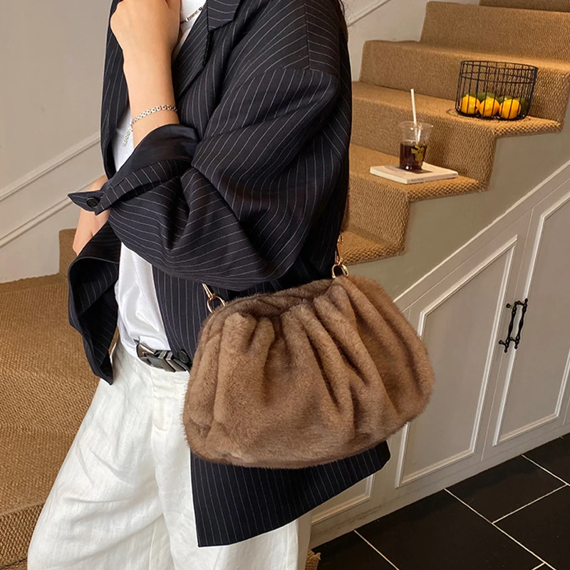 

Fluffy Pleated Cloud Crossbody Bag Winter Korean Style Faux Fur Soft Textured Shoulder Bag Women Fashion Versatile Storage