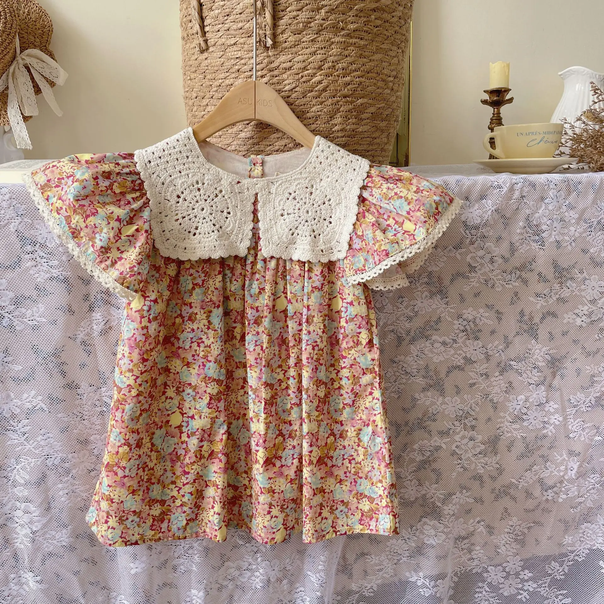 

Baby Girl Dress Children Dress 2024 Girls Summer Vacation Wind Floral Lapel Lace Hem Flying Sleeve Princess Fashion Dresses