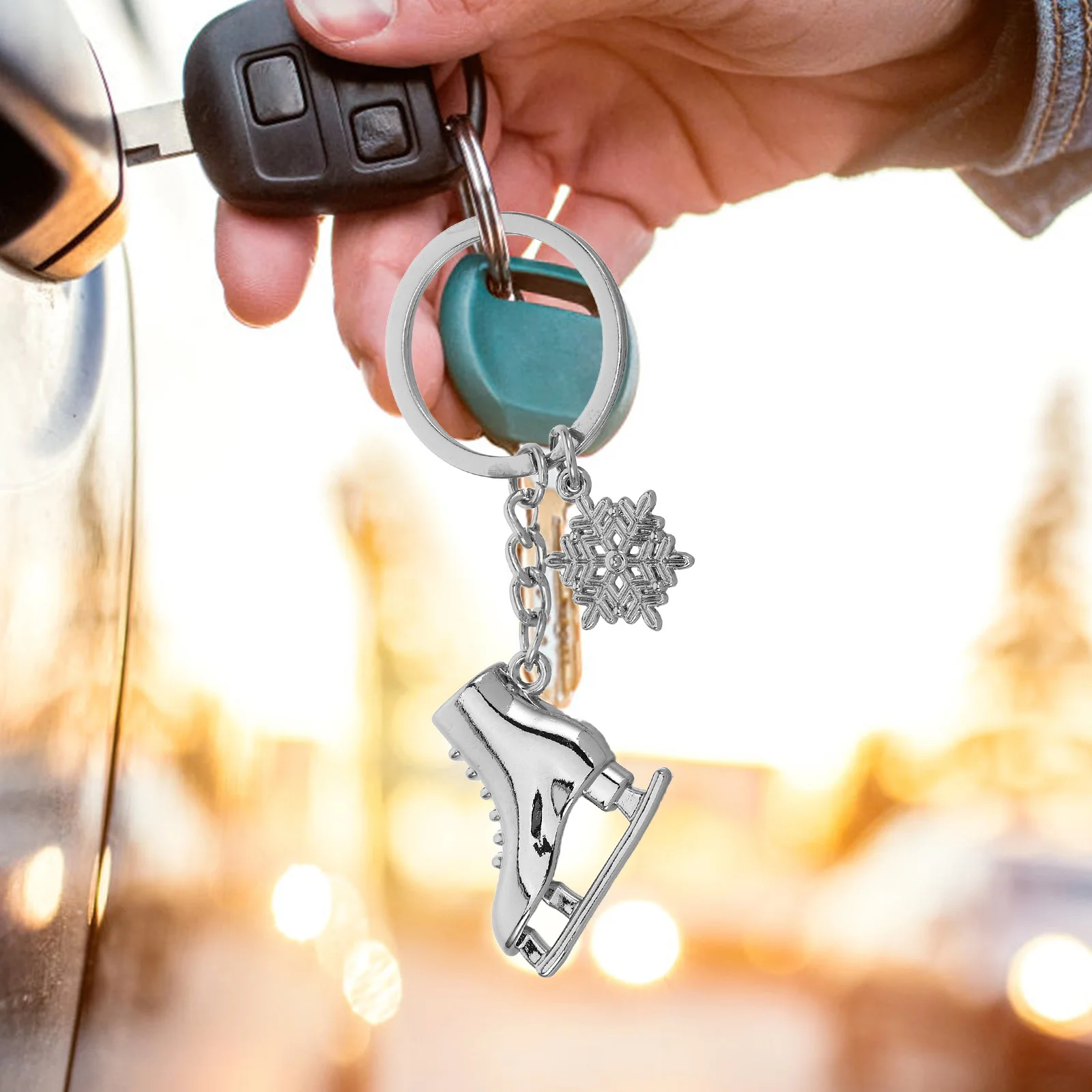

Unique Skate Snowflake Ornament Keyring Metal Pendant Charm for Ice Dancing Lovers Jewelry Accessory Party Gift Idea
