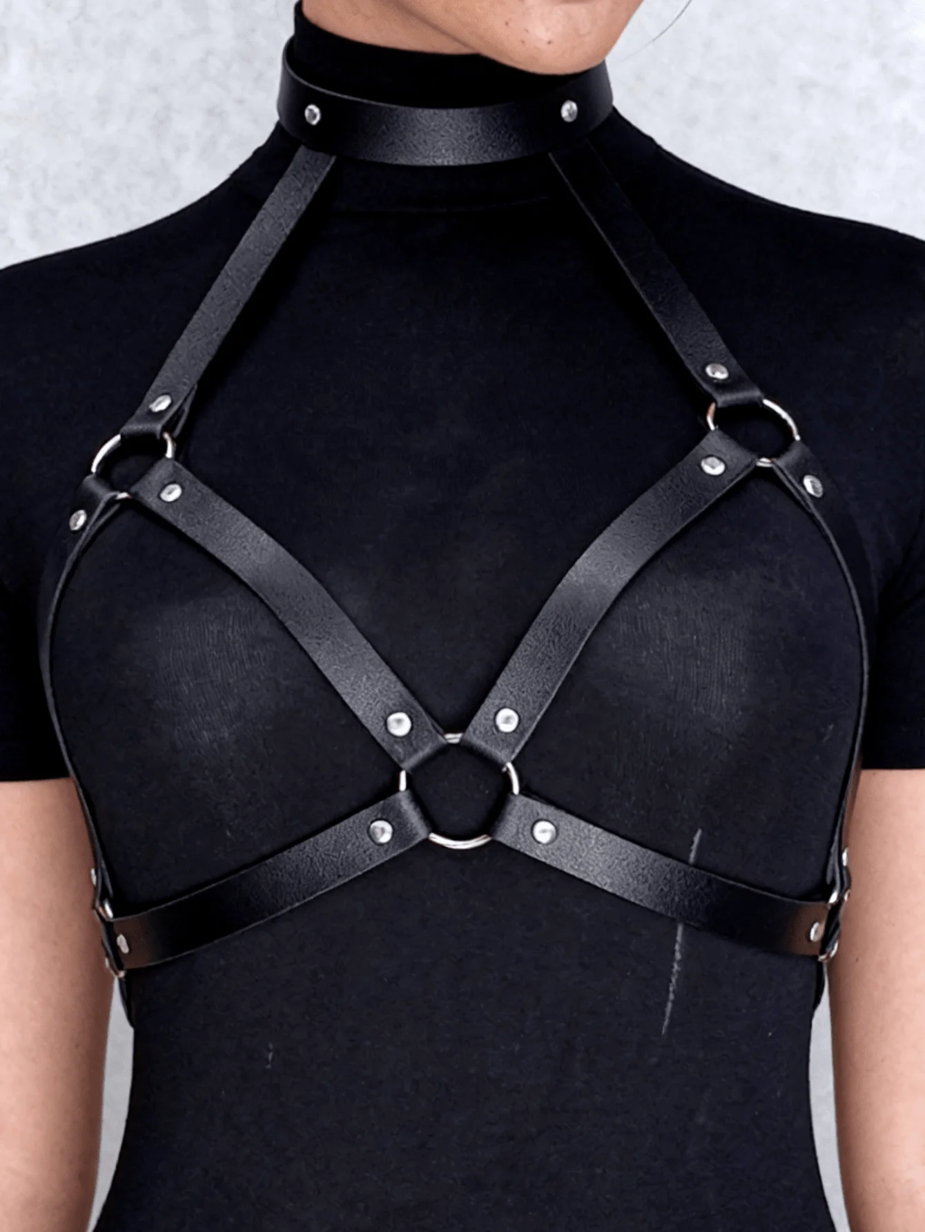 

Сексуальный женский черный чокер-боди-харнес из искусственной кожи с несколькими кольцами – регулируемый, дерзкий аксессуар в стиле Y2K для гот-клубов и вечерних свиданий