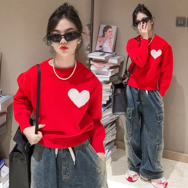 

2023 Одежда для девочек, осень/зима, утепленный свитер, детская трикотажная одежда для девочек, красная, с надписью Love, Новогодняя одежда