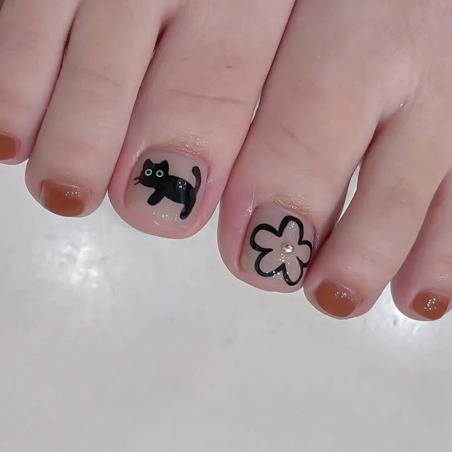 

24pcs Press on Toenails Brown and Black Cat Graffiti Flowers Full Coverage Toenail for Women&Girl Detachable Wearable Toenail