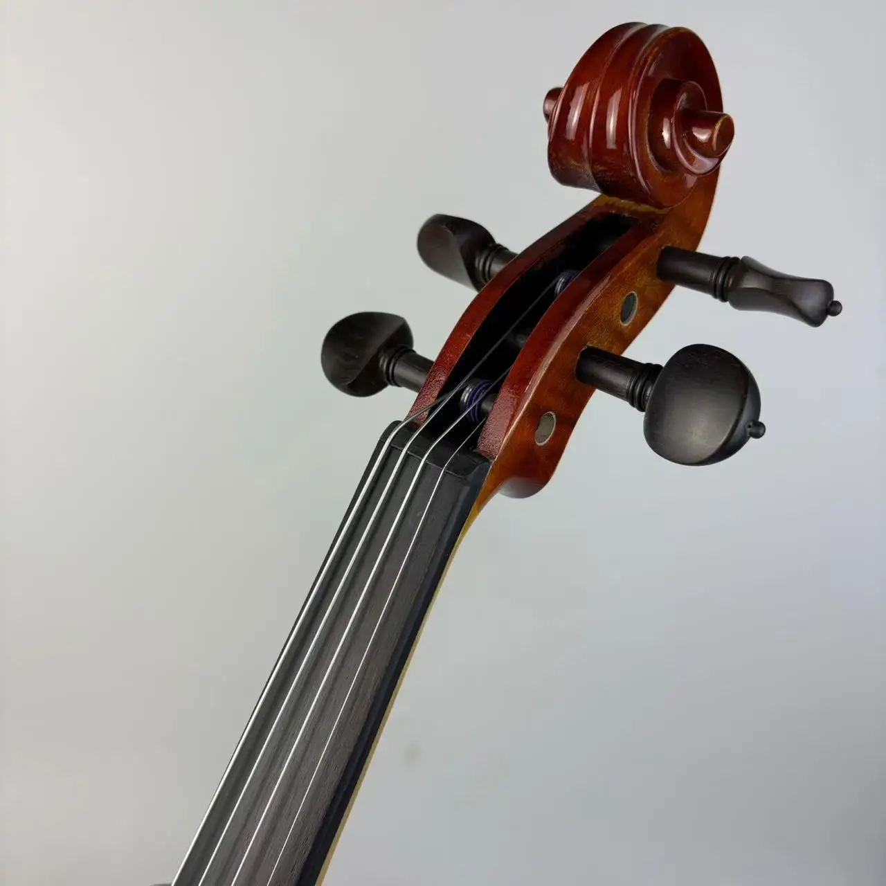 4/4 violin with square box, octagonal bow, rosin, plastic shoulder rest, spare strings in stock, high-quality