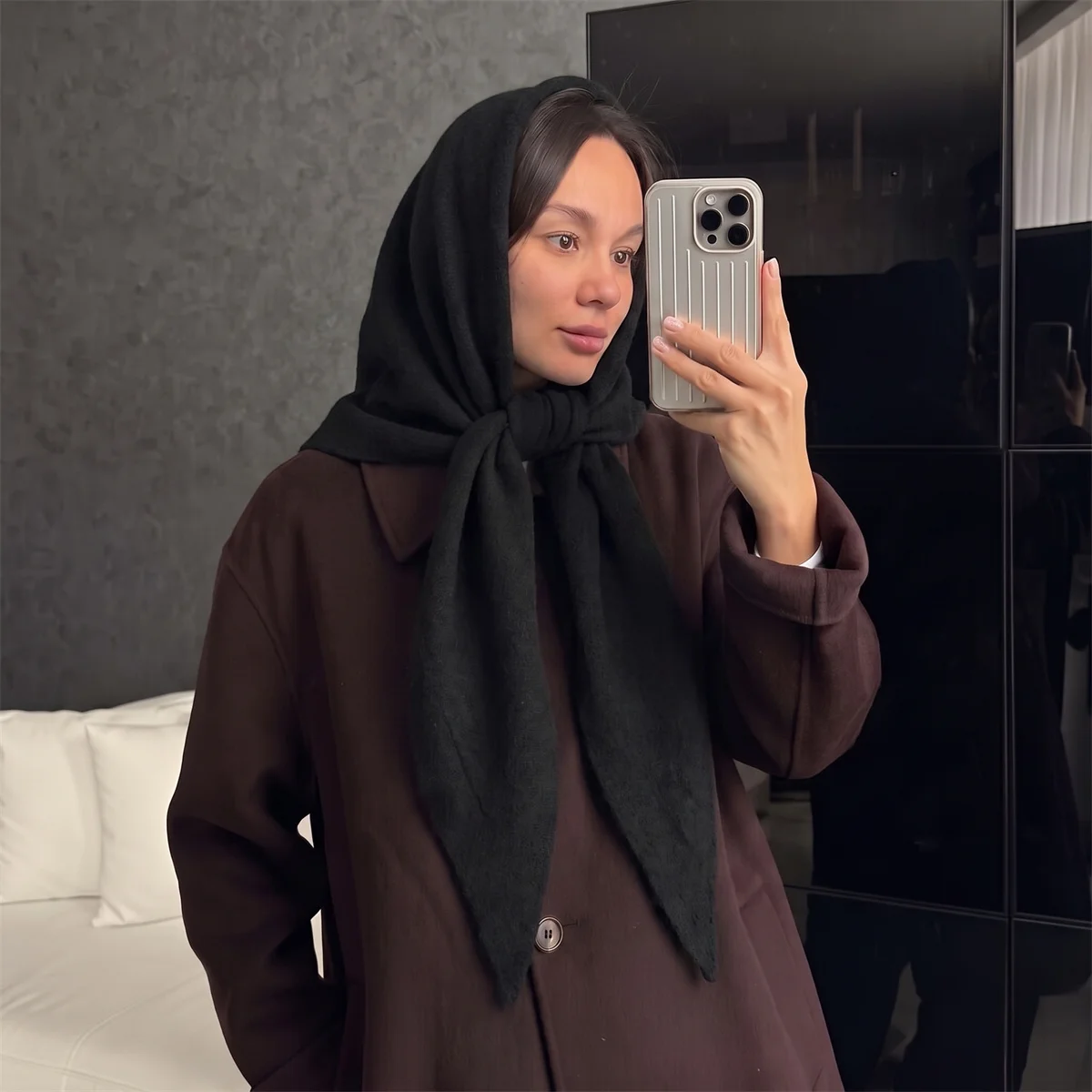 Women Clean Look Knit Triangle Shawl Solid Cosy Neck Scarf Multi‑Contour Head Wrap For Casual Street Shot Neighbor Visit Chilly