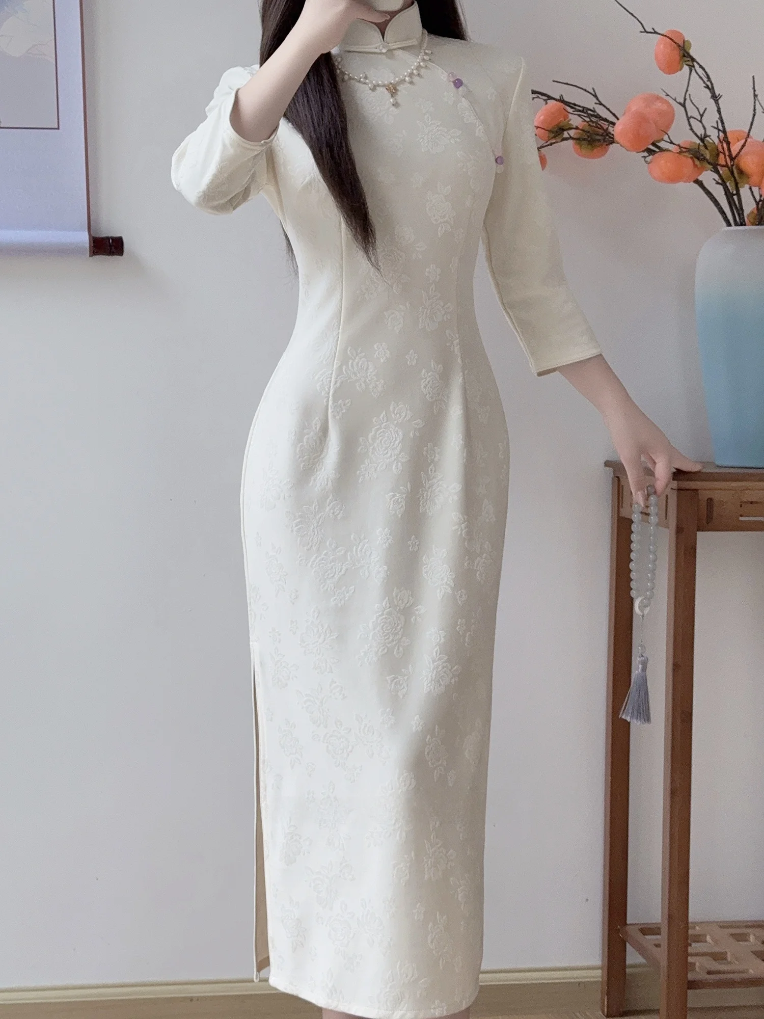 

Белое длинное платье-ципао для молодых женщин, повседневное, с вышивкой, в китайском стиле, обновленное, осенне-зимнее, модное