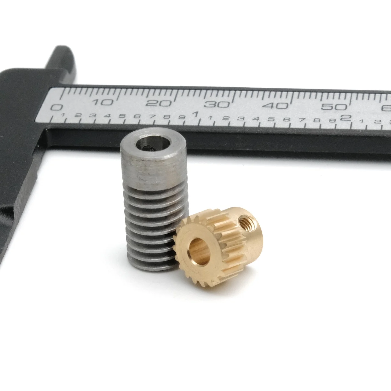 Low Noise 4mm-6mm Worm Gear Reducer 0.5M 1:20-60 Metal for Automation Assembly Line Design Instrument And Meter