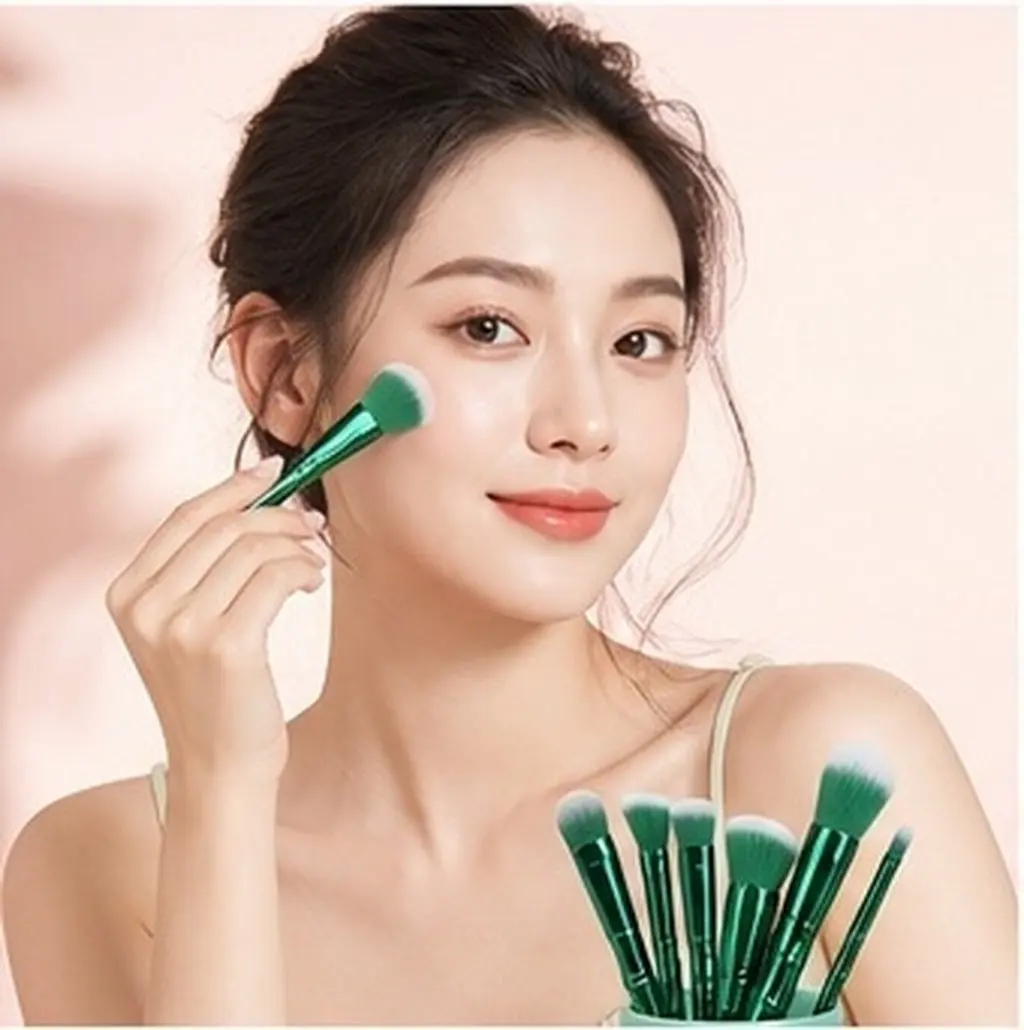 10Pcs Bamboo Makeup Brush Set for Teen Girls Soft Dense Bristles Brush Kit for Contouring Blending Highlighting