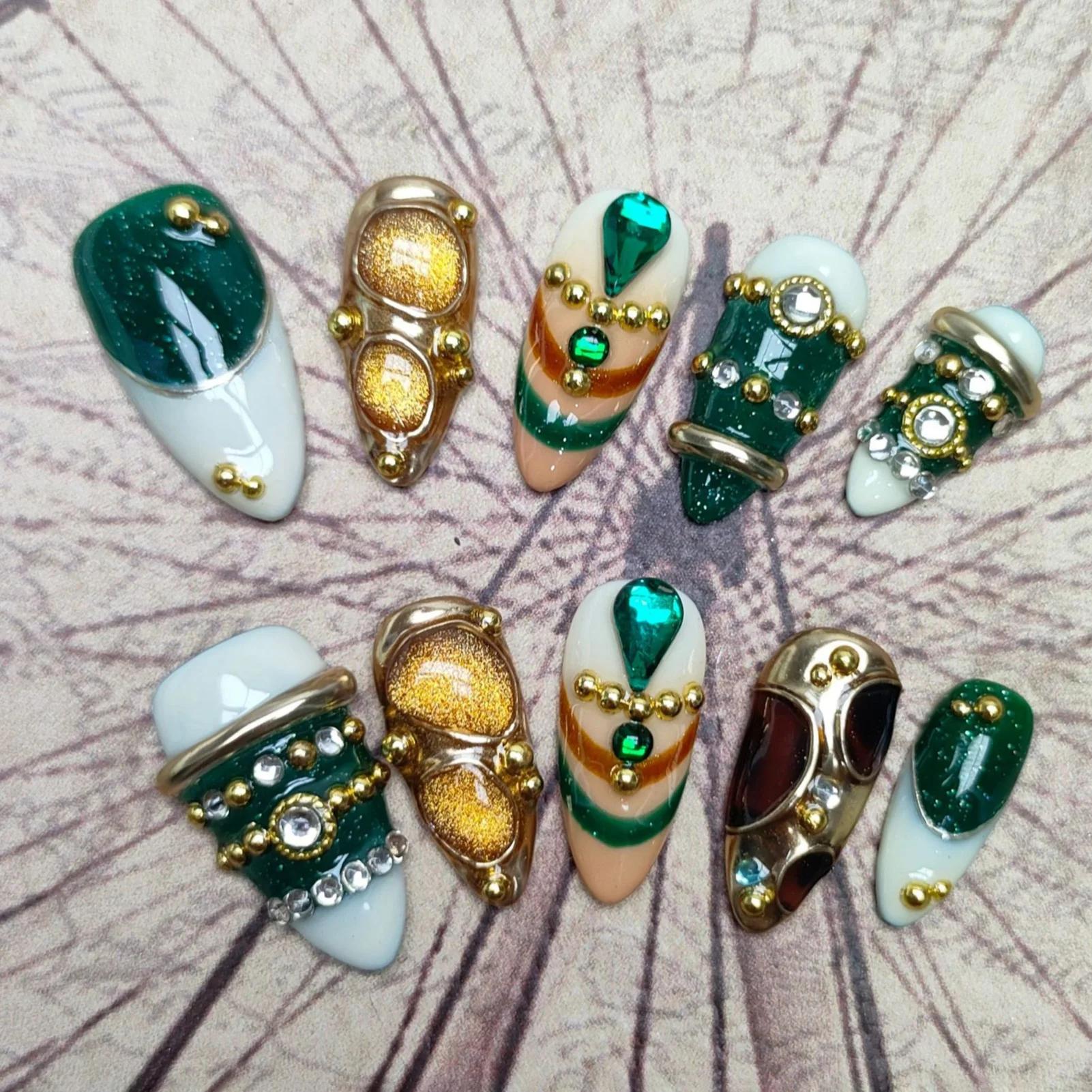 10pcs Press On Nails Retro Green Rhinestone Design False Nails for Wedding Party Wearable Reusable Fake Nail Patches