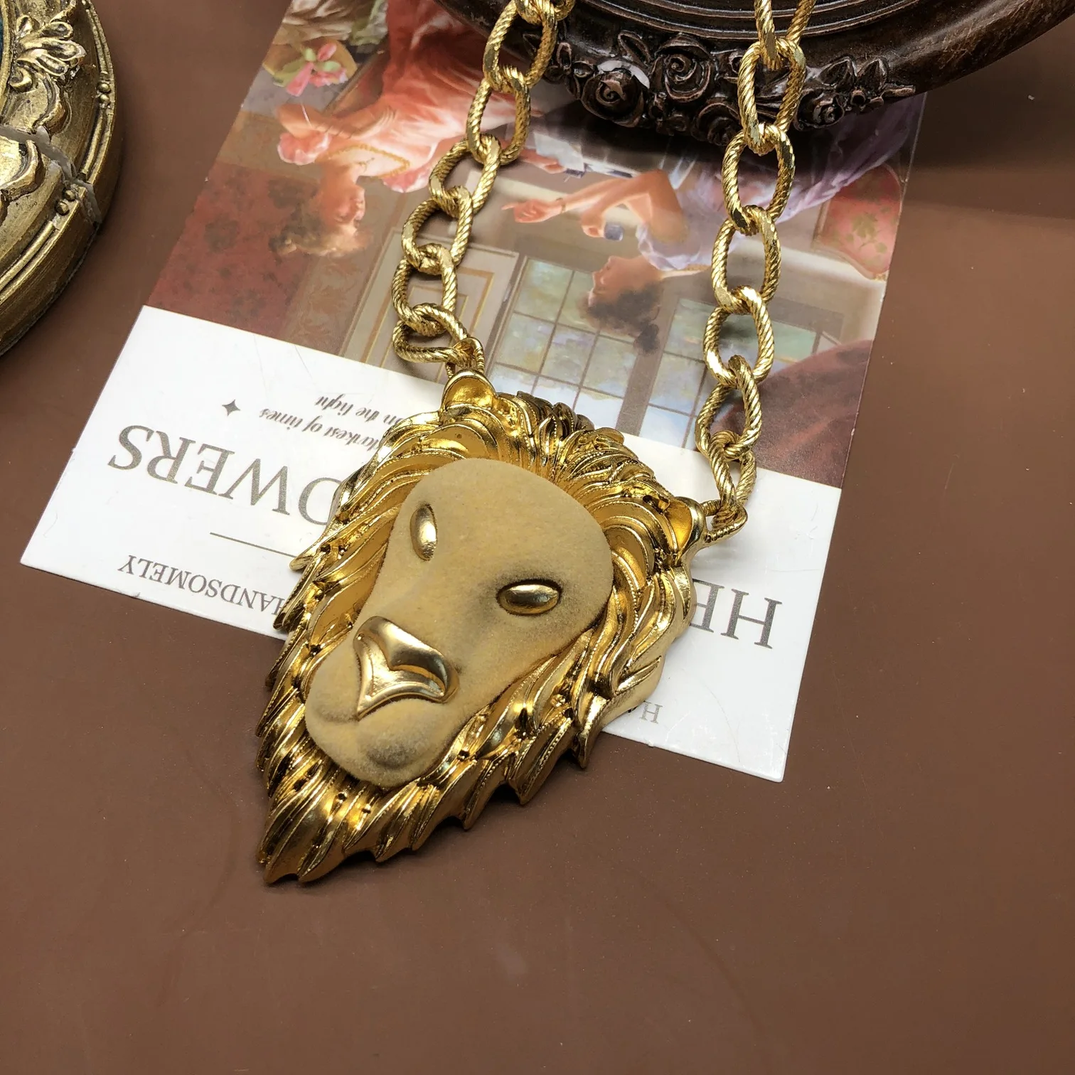 Vintage Hip Hop Lion King Head Necklace Design Sense Versatile Sweater Chain for Daily Casual Street Party Wear Fashion Accessor