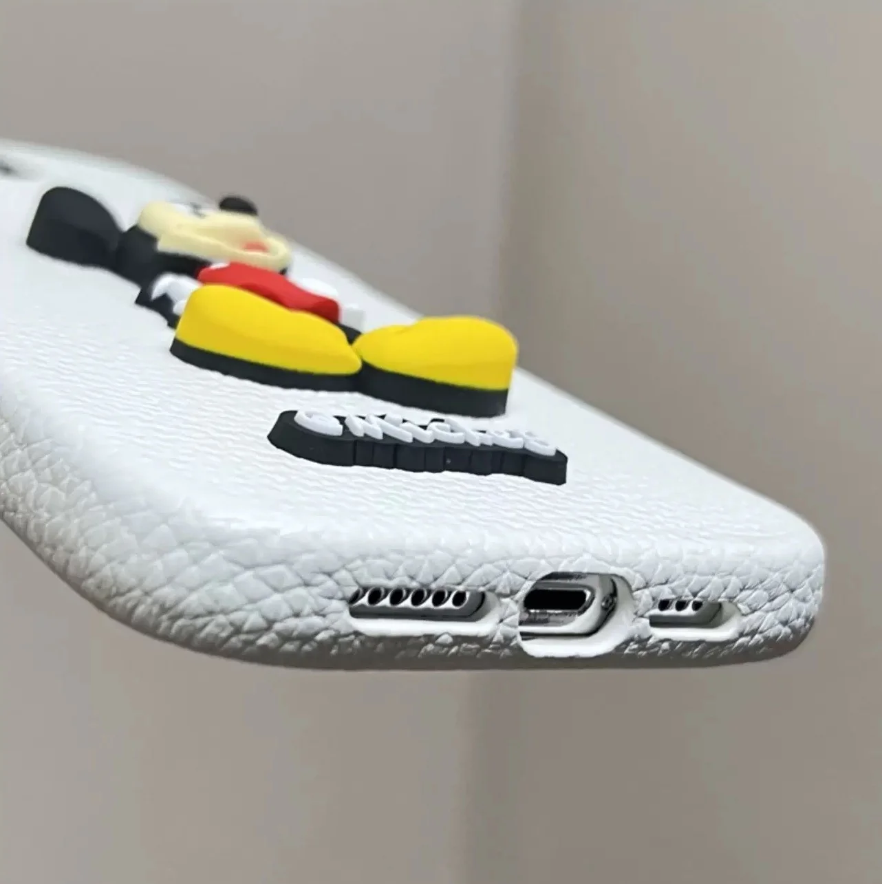 Engraçado dos desenhos animados bonito mickey mouse luxo lichia padrão capa de telefone de couro para iphone 12 13 14 15 pro max disney mickey boneca caso