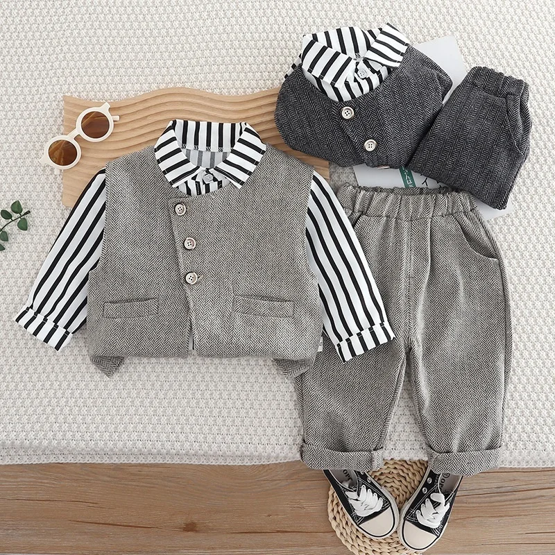 Ragazzi 2025 Top + Pantaloni Set da due pezzi di nuovi prodotti primaverili e autunnali Set di vestiti superiori e inferiori per bambini Completi per bambini