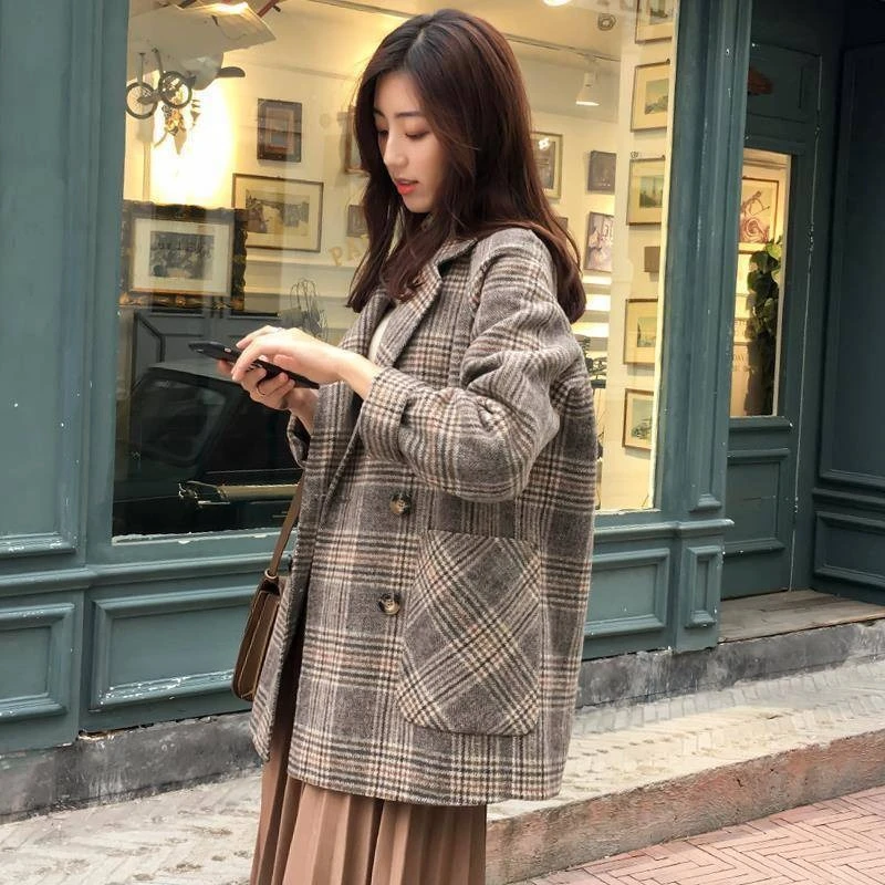 

Новое поступление, шикарное корейское короткое шерстяное пальто в клетку для женщин, свободный крой, миниатюрный размер, студенческий стиль, осенне-зимняя мода